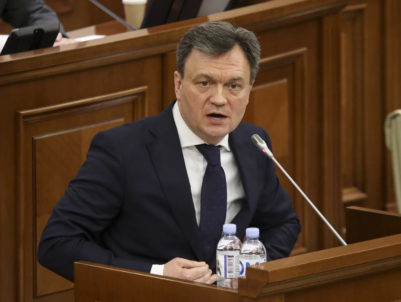 Moldavský parlament vo štvrtok schválil prozápadnú vládu pod vedením nového premiéra Dorina Receana