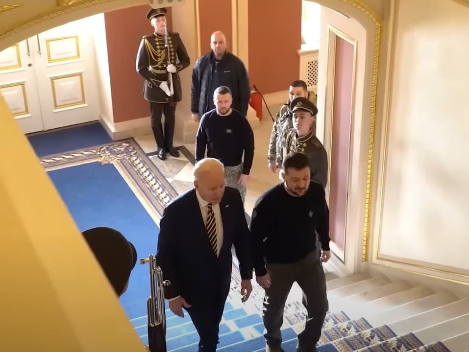 Prezident Joe Biden na návšteve Kyjeva v spoločnosti hlavy Ukrajiny Volodymyra Zelenského. 