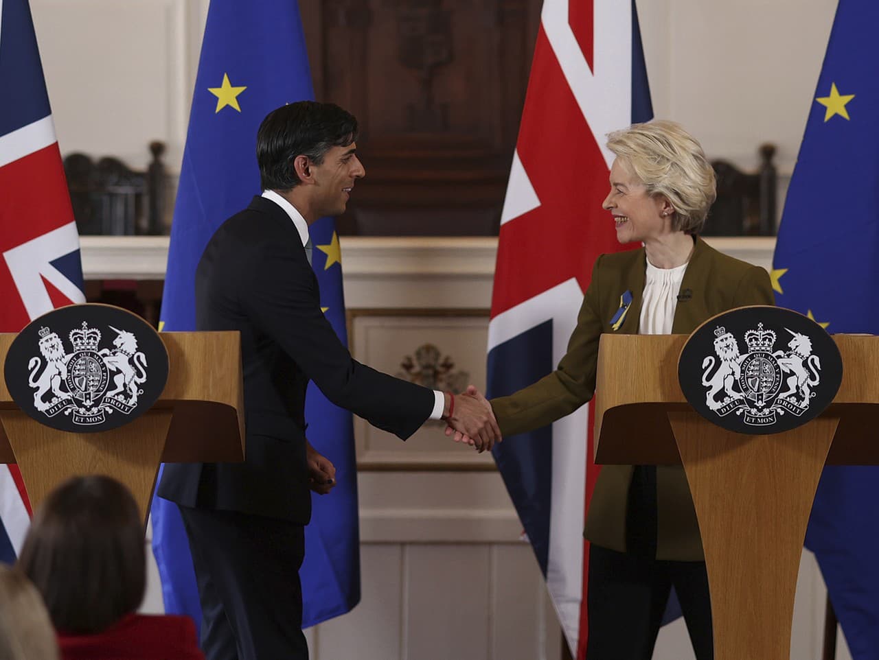 Britský premiér Rishi Sunak a predsedníčka eurokomisie Ursula von der Leyenová izavreli dohodu o implementácii severoírskeho protokolu