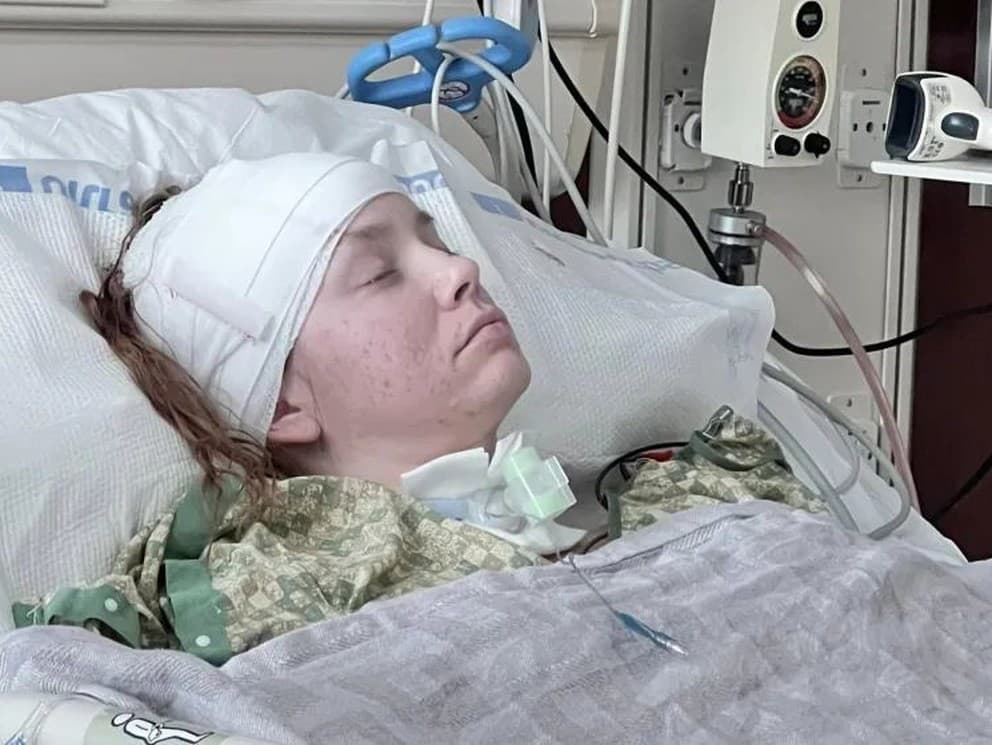 Caitlin Jensenová ochrnula po chiropraktickej liečbe.