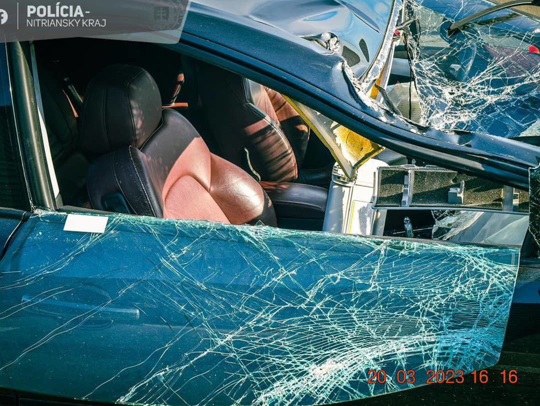 Nitrianski diaľniční policajti boli v utorok vyslaní k dopravnej nehode, ktorá sa stala na rýchlostnej ceste R1 smerom na Trnavu