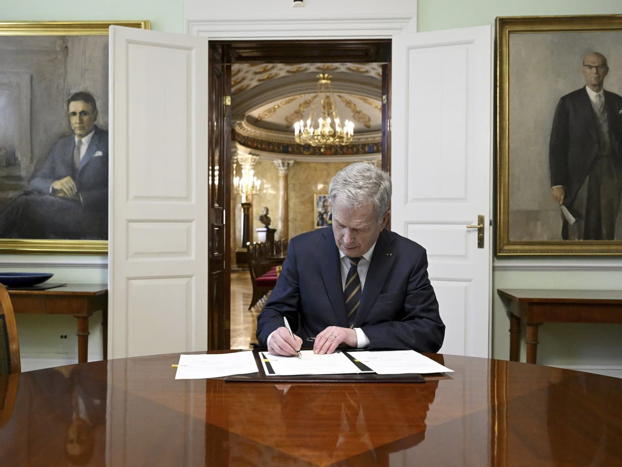 Fínsky prezident Sauli Niinistö podpísal parlamentom schválené zákony potrebné na to, aby sa Fínsko mohlo stať členom Severoatlantickej aliancie
