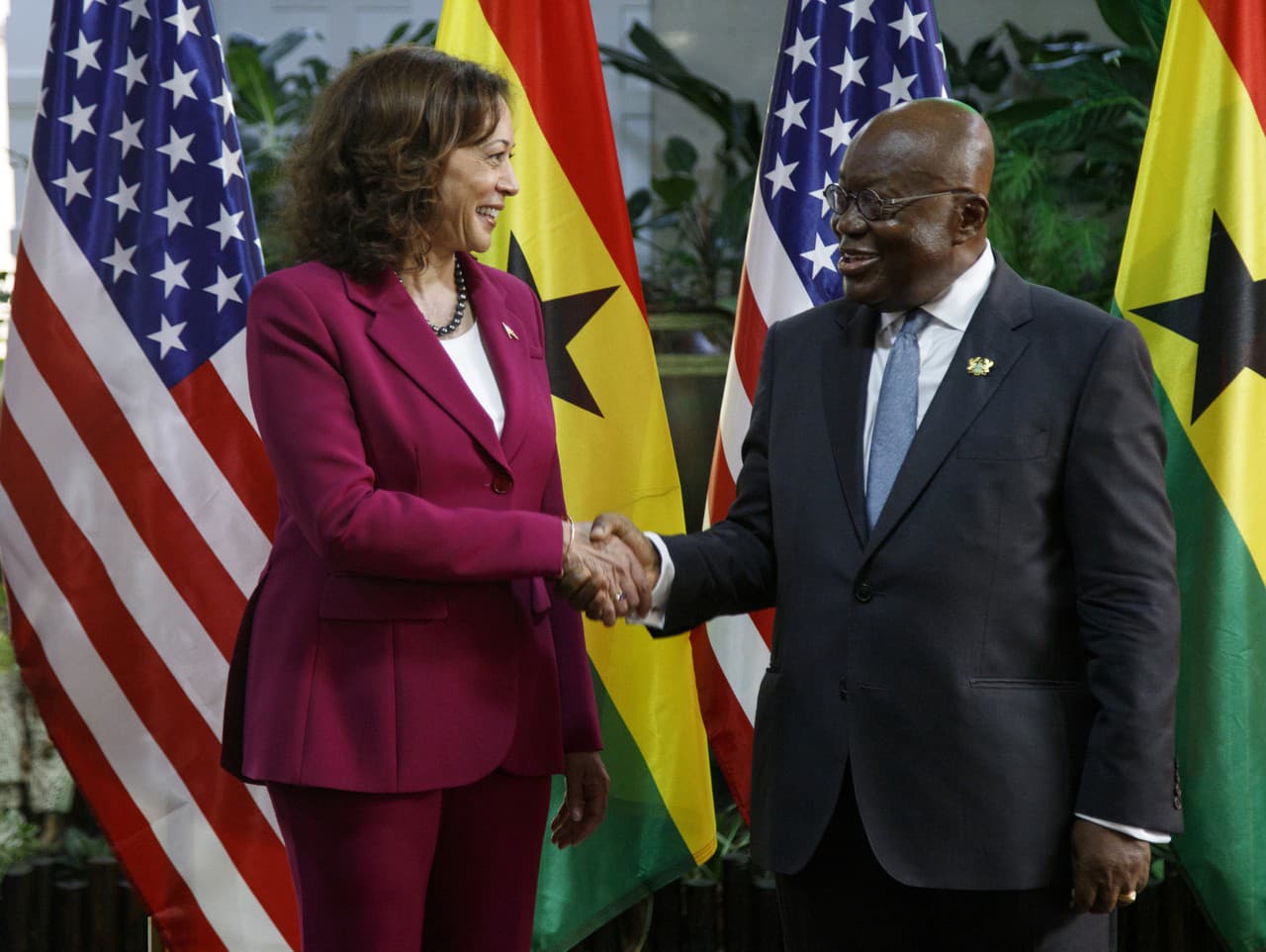 Kamala Harrisová a ghanský prezident Nana Akufo-Addo