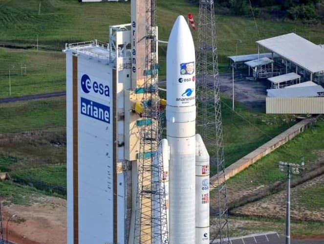 Raketa Ariane V pred štartom z Francúzskej Guyany