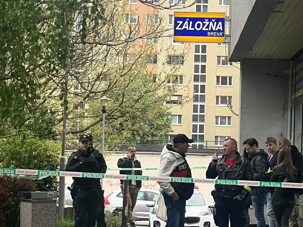 Na Fedinovej ulici v Bratislave vykradli záložňu