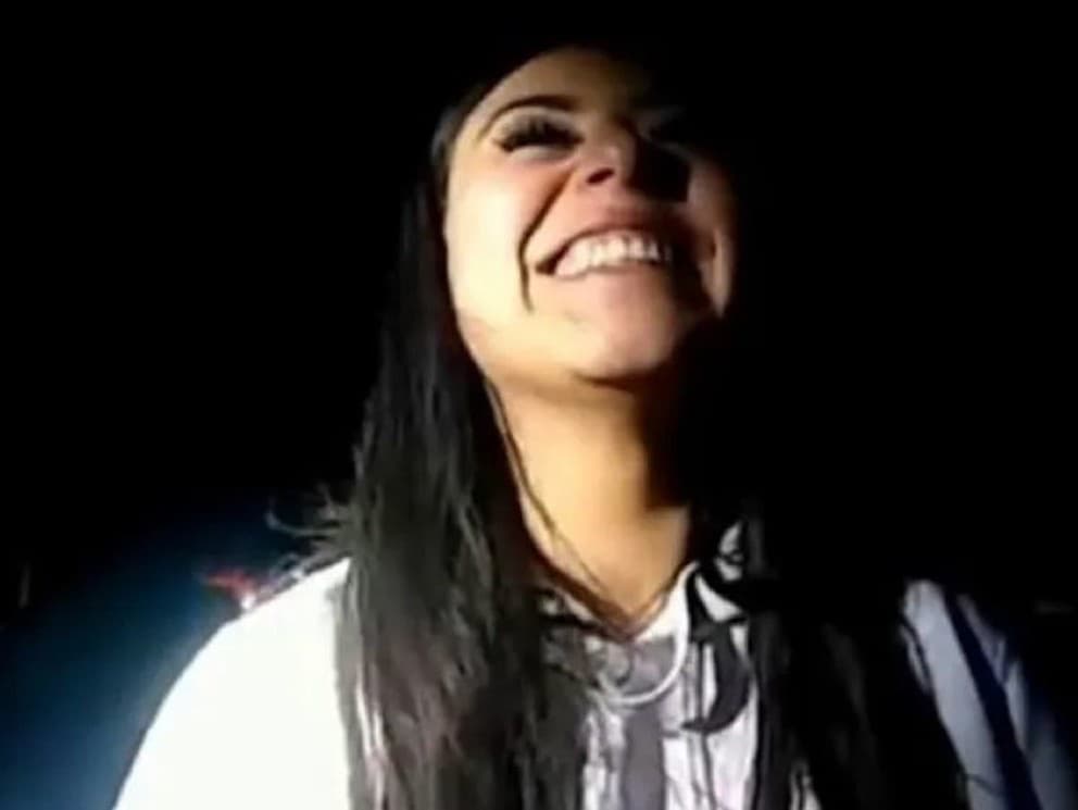 Pri zatýkaní sa smiala.