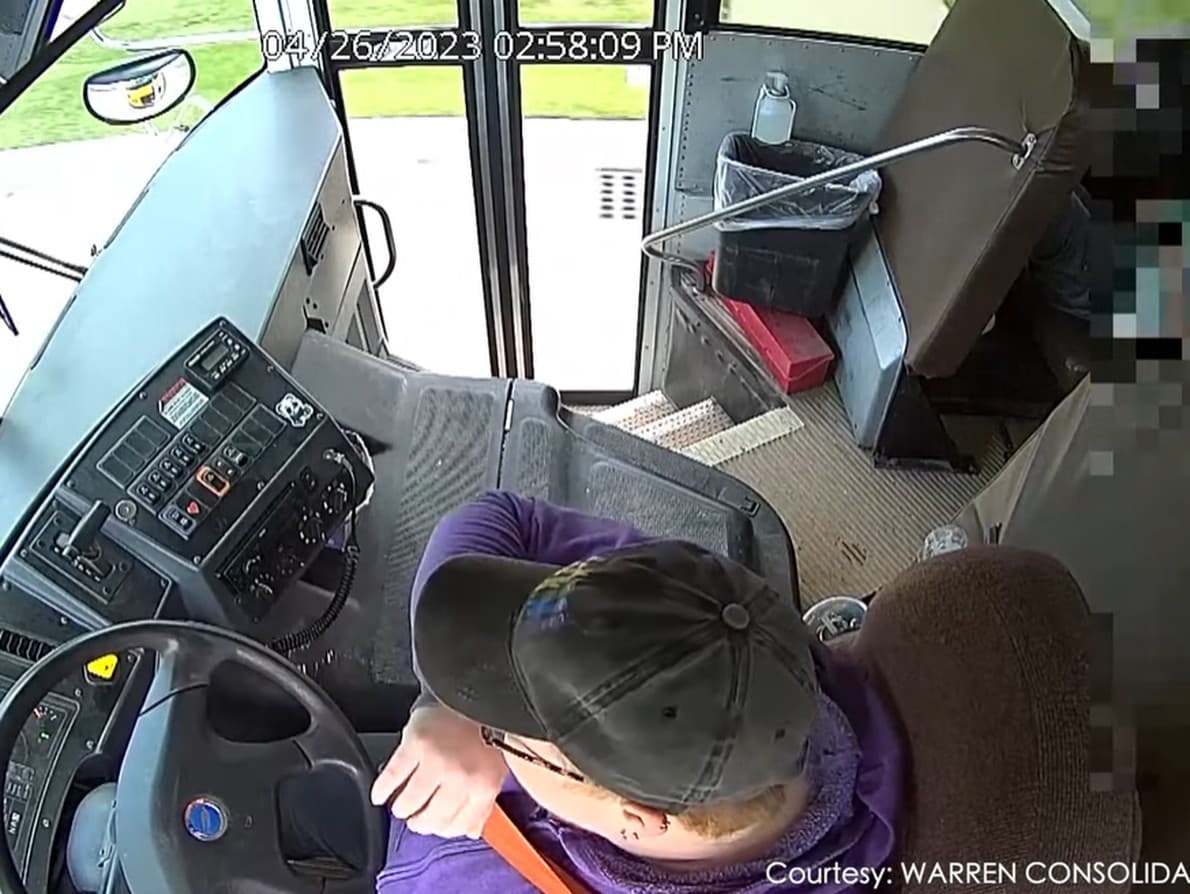 Chlapec zachránil život nielen vodičovi autobusu ale aj všetkým spolužiakom