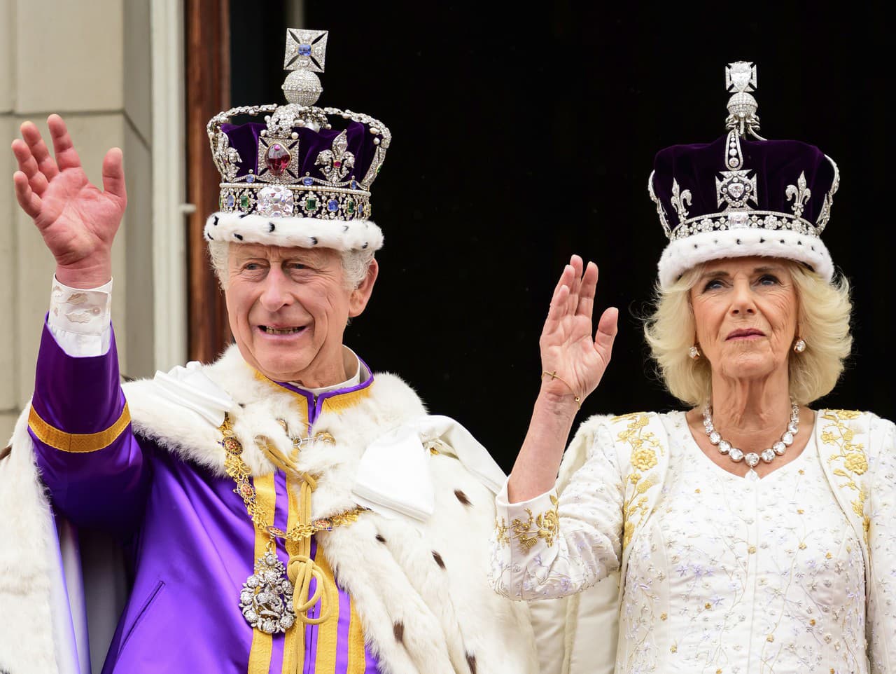 Kráľ Karol III. a kráľovná manželka Camilla. 