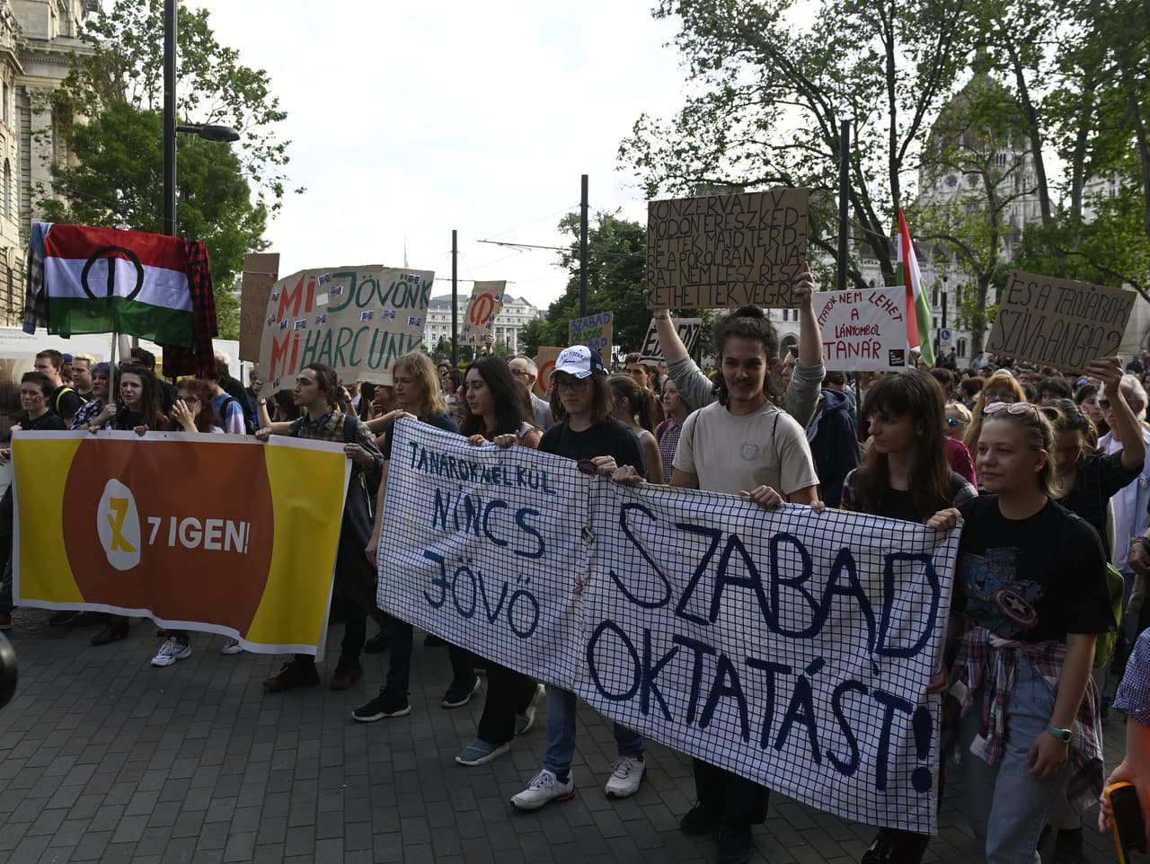 Tisíce demonštrujúcich študentov žiadali zvýšenie miezd pedagógov