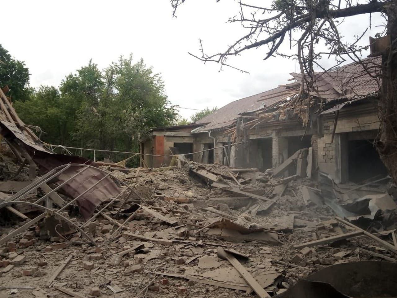 Ruské sily zaútočili na materskú školu v oblasti Sumy riadenou bombou