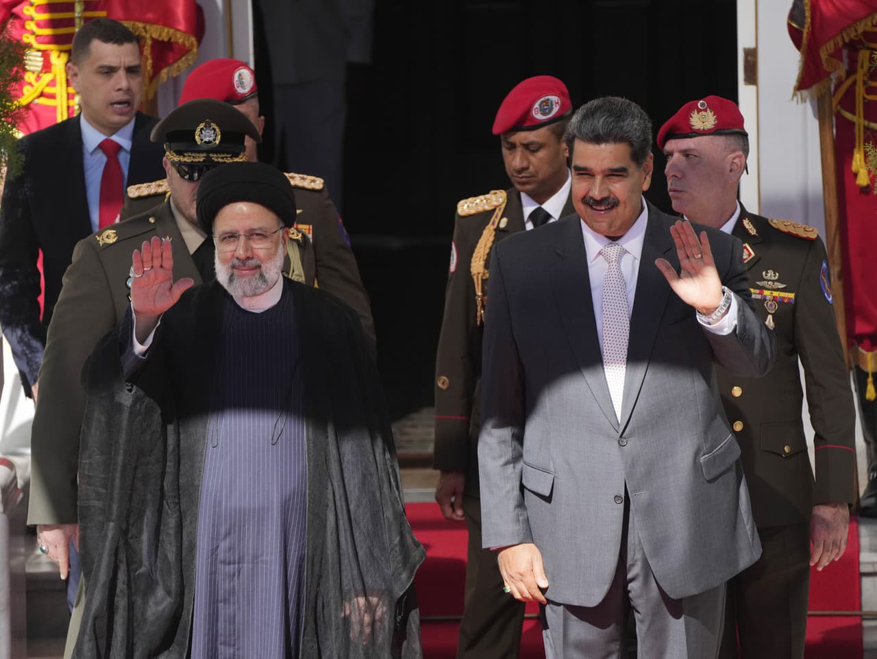 Iránsky prezident Ebráhím Raísí a venezuelský prezident Nicolás Maduro