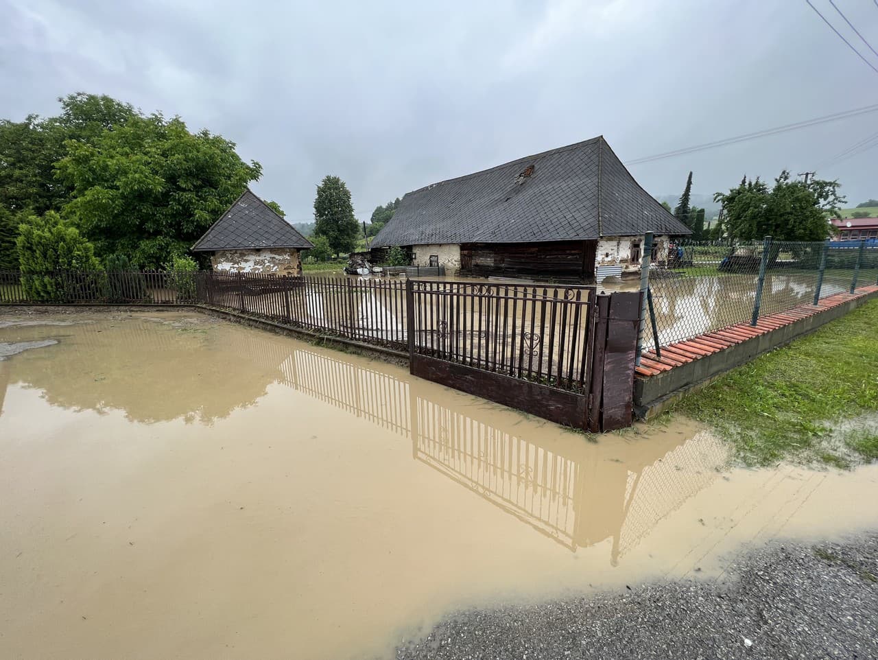 Povodne zasiahli obec Vyšný Orlík