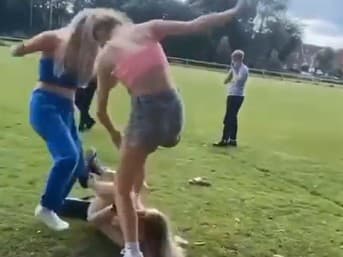 Brutálny útok na dievča v britskom parku