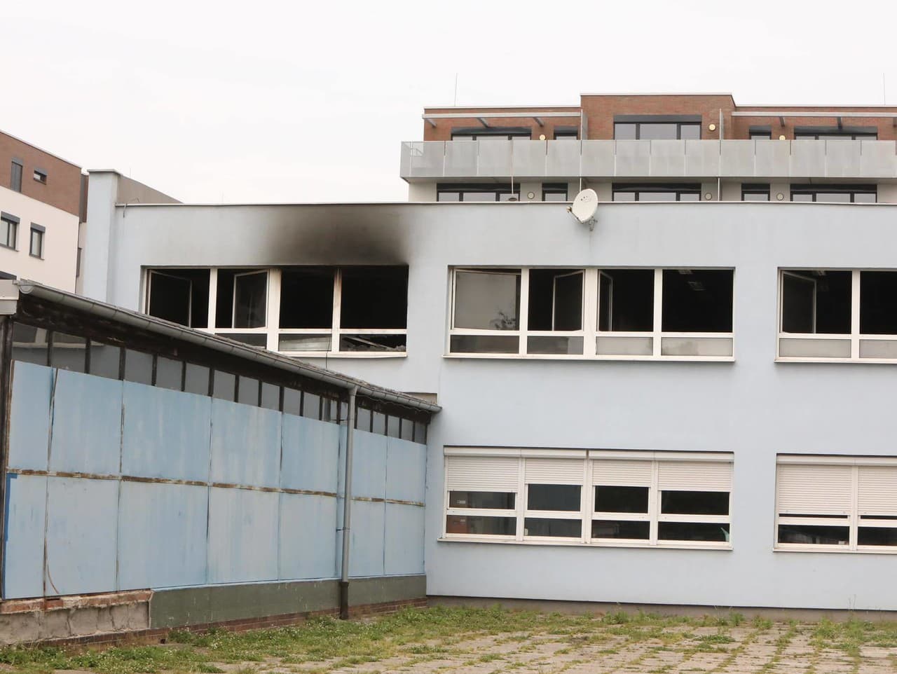 V bratislavskom gymnáziu na Teplickej ulici vypukol požiar