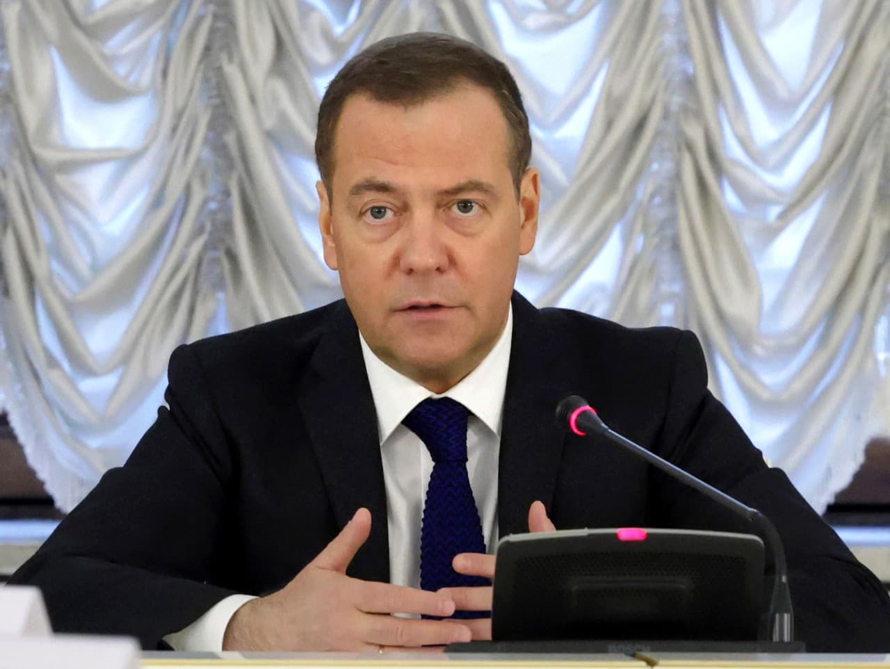Zástupca šéfa ruskej bezpečnostnej rady a bývalý prezident Dimitrij Medvedev