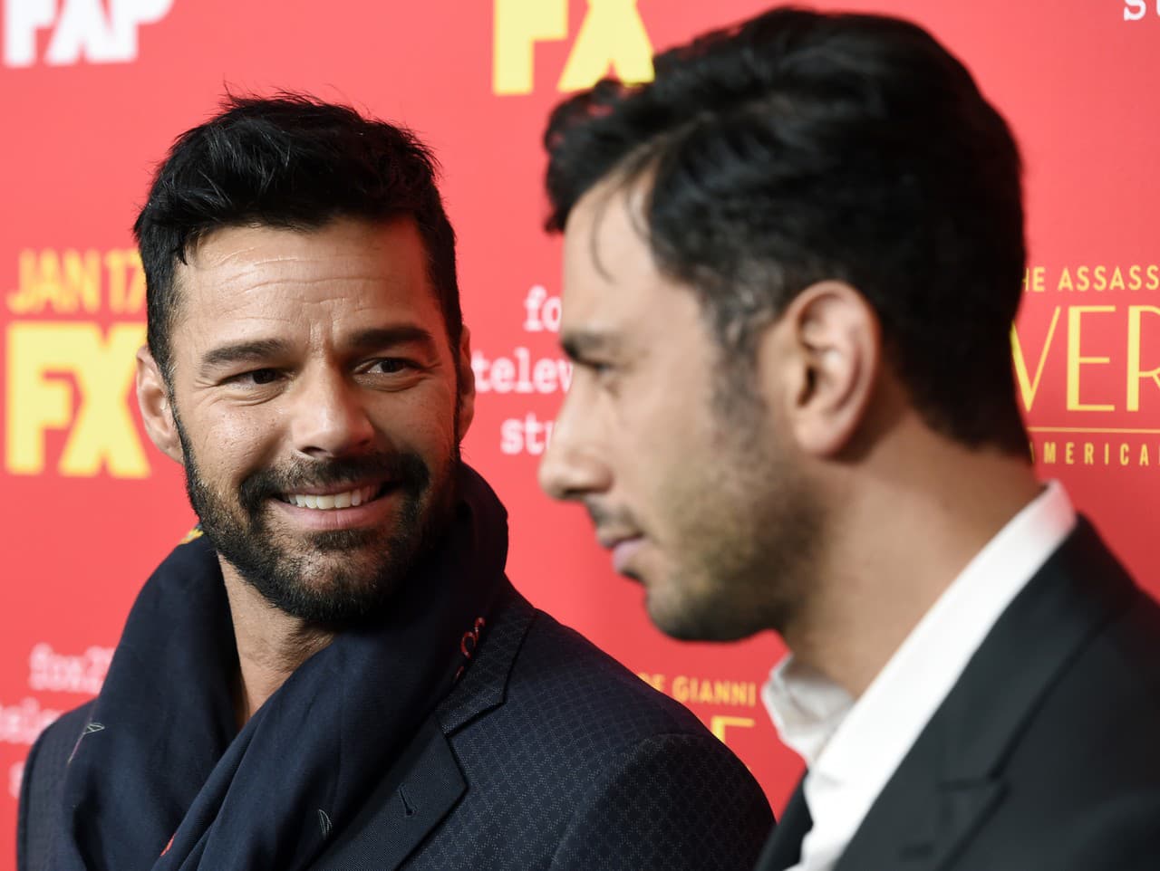 Ricky Martin a Jwan Yosef idú od seba.