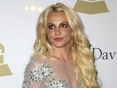 Britney Spears už fotku s Victorom Wembanyamom asi nechce.