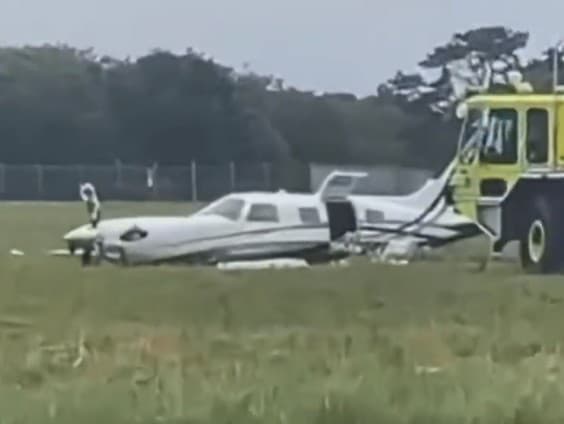 Lietadlu sa pri núdzovom pristátí zlomilo krídlo.