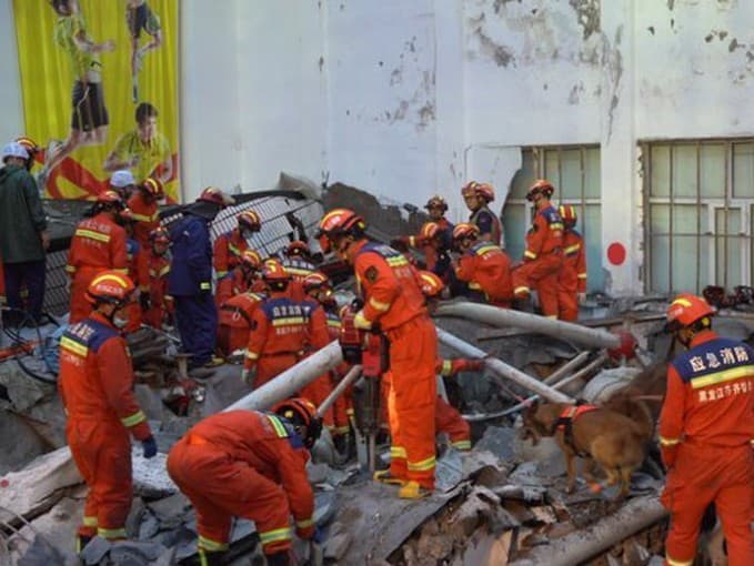 V Číne sa zrútila strecha školskej posilňovne