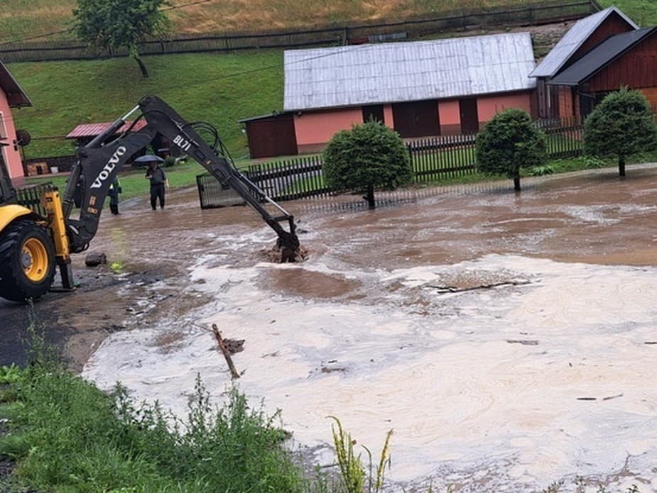 V obci Zázrivá vyhlásili tretí povodňový stupeň 