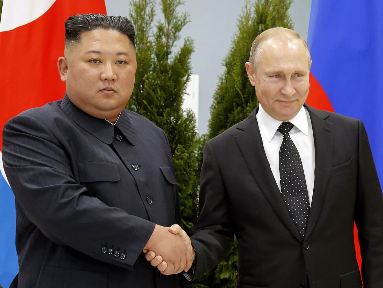 Kim Čong un a Vladimir Putin
