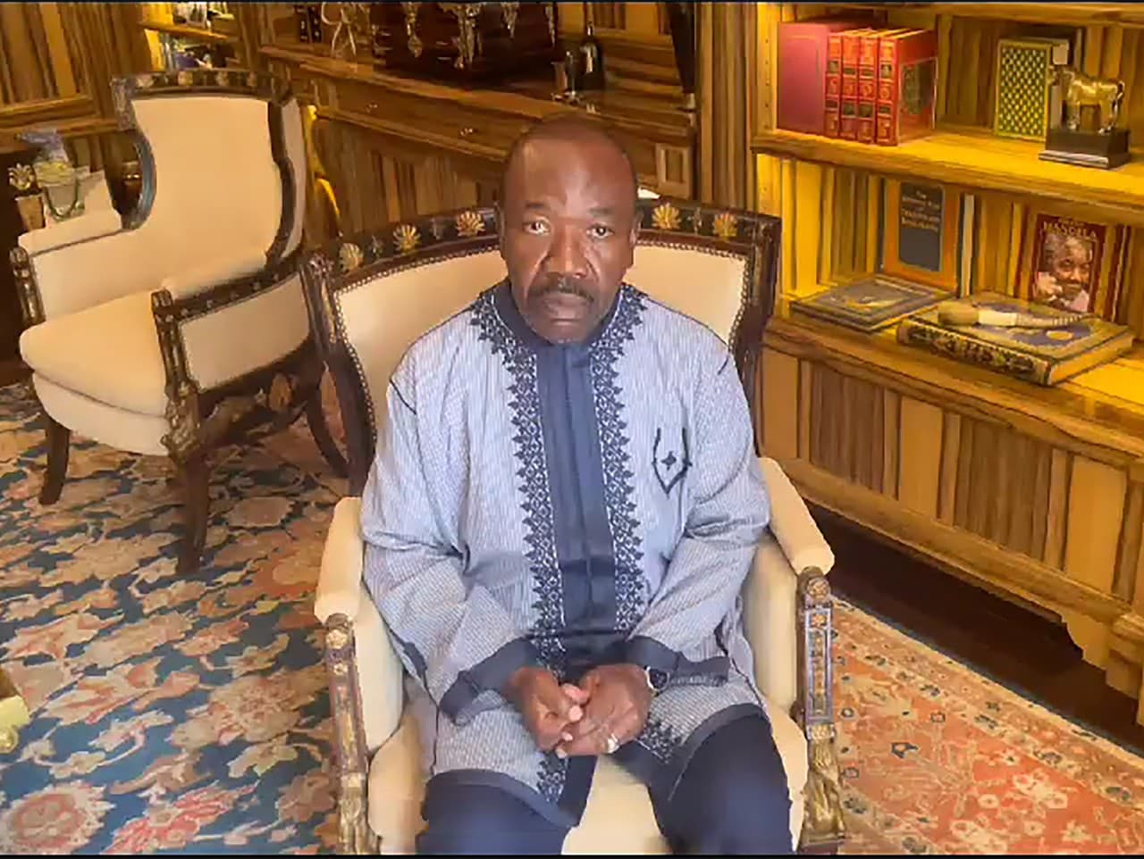 Prezident Bongo je po vojenskom puči v domácom väzení