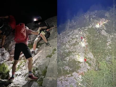 Rakúski horskí záchranári pomáhajú českým turistom na hore Traunstein. 