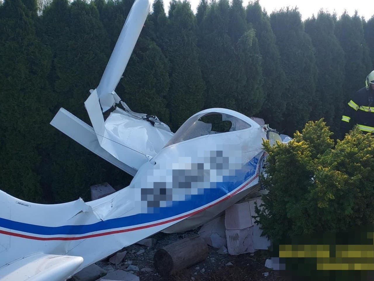 V Českej republike sa zrútilo lietadlo do jednej zo záhrad 