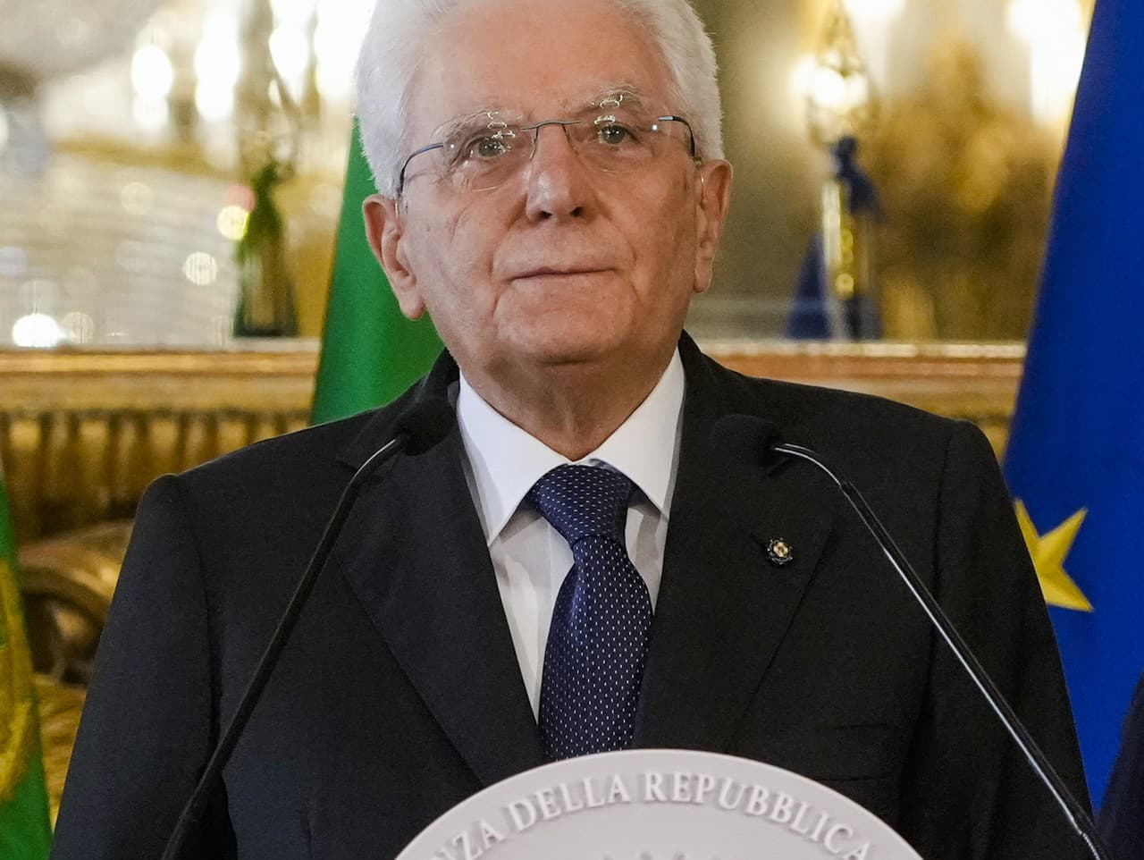 Taliansky prezident Sergio Mattarella oznamuje, že podpísal dekrét o rozpustení parlamentu.