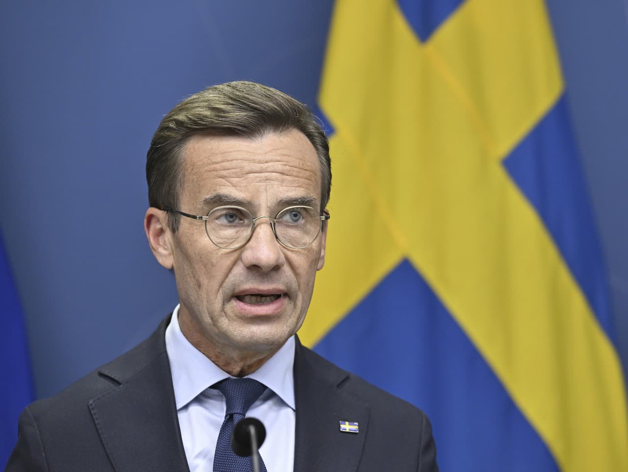 Švédsky premiér Ulf Kristersson chce povolať do boja s gangmi armádu.