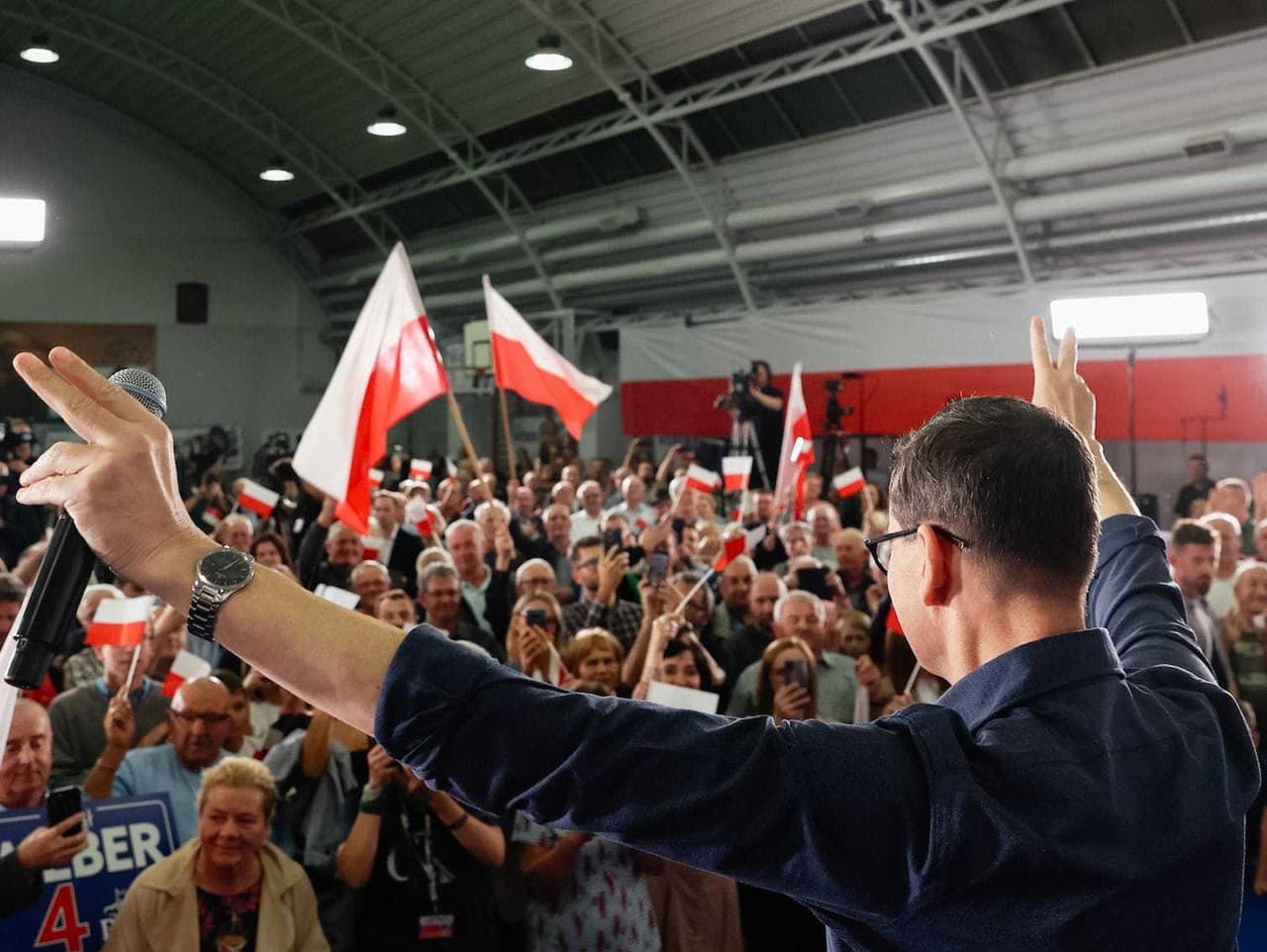 Súčasný poľský premiér Mateus Morawiecki na stretnutí strany PiS s voličmi vo Vroclave v nedeľu prvého októbra