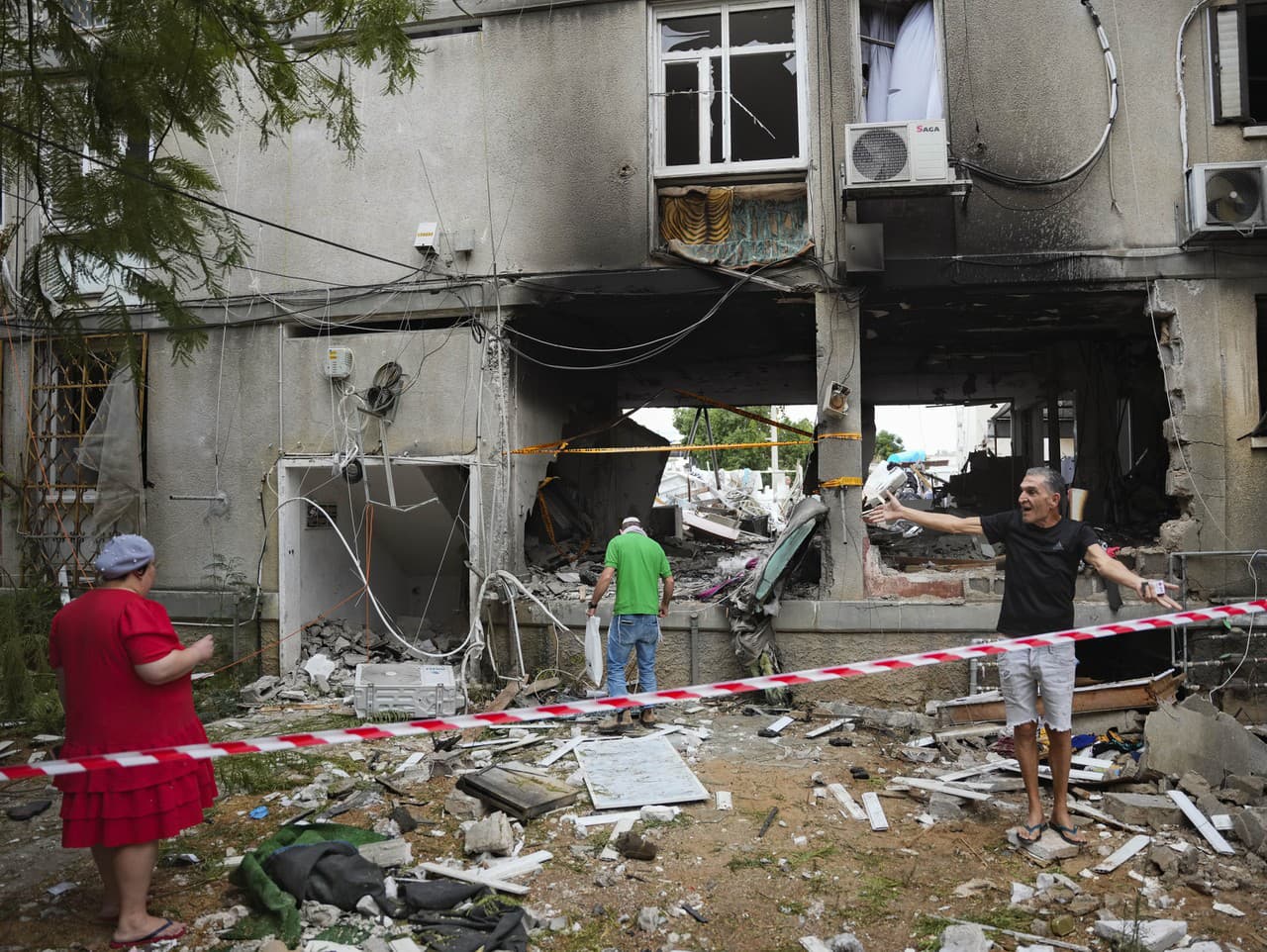 Zničená rezidenčná budova v Gaze