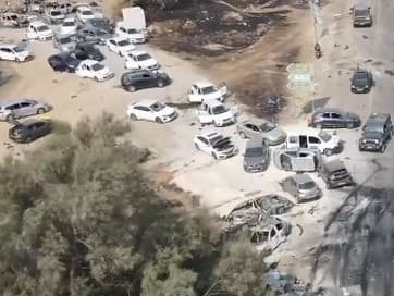 Masaker na festivale Tribe of Nova v Izraeli. Medzi ľudí vtrhli ozbrojenci teroristickej skupiny Hamas.