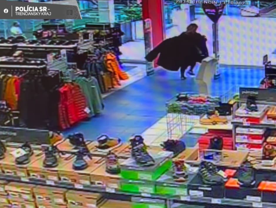 Zlodejka uteká z obchodu bez zaplatenia