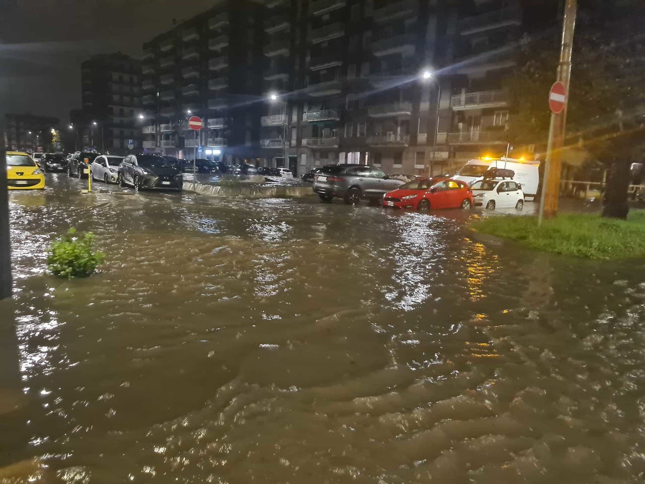 Mimoriadne silný dážď ochromil Miláno v nočných hodinách, problémy hlásia už aj z Verony
