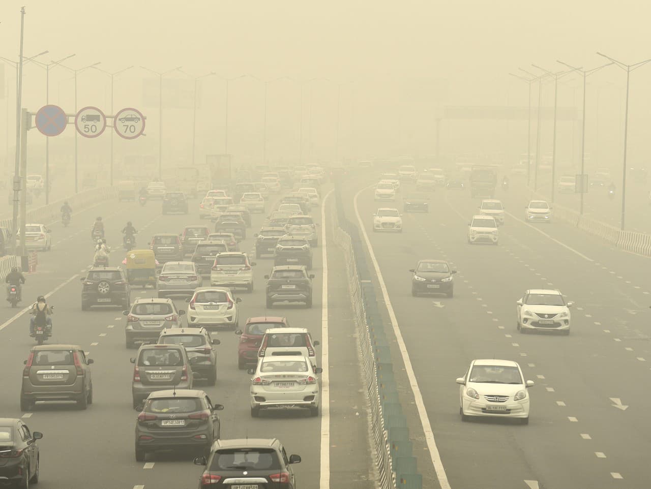Metropolu Indie Dillí zahalil smog. Deti nechodia do škôl, na stavbách sa nepracuje