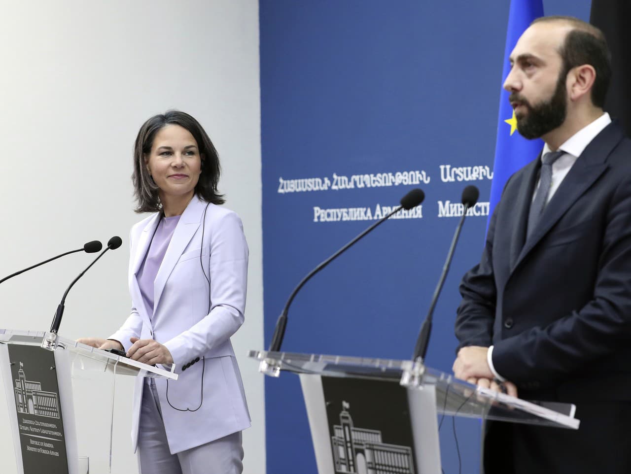 Annalena Baerbocková a  a arménsky šéf diplomacie Ararat Mirzojan