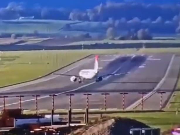 Náhla zmena smeru jazdy lietadla vystrašila pilota aj cestujúcich