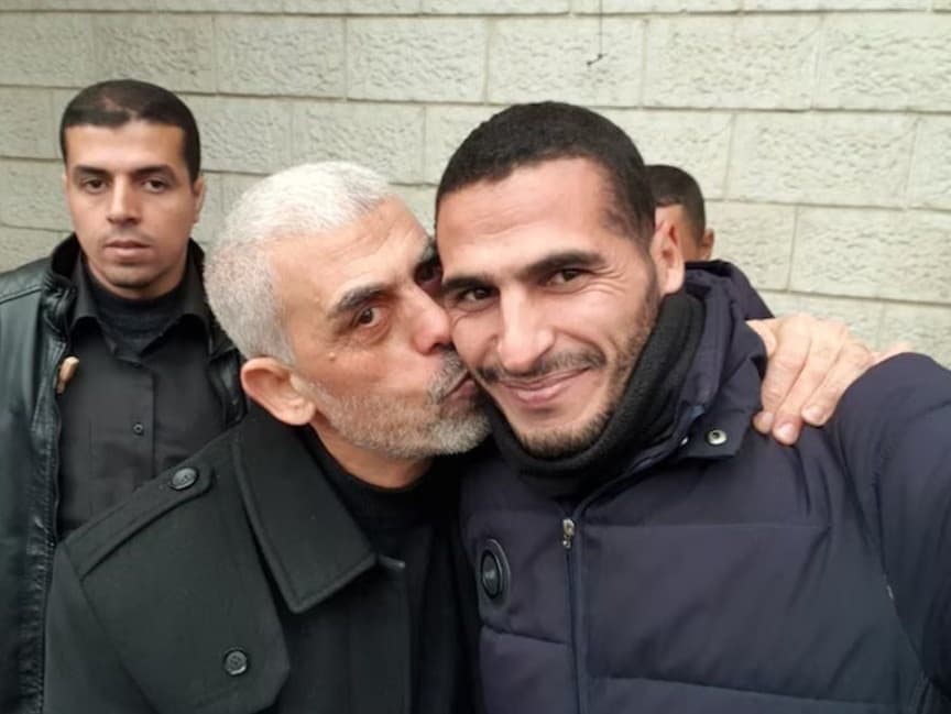 Fotograf Hassan Eslaiah (vpravo) a vodca Hamasu Jahjá Sinvár
