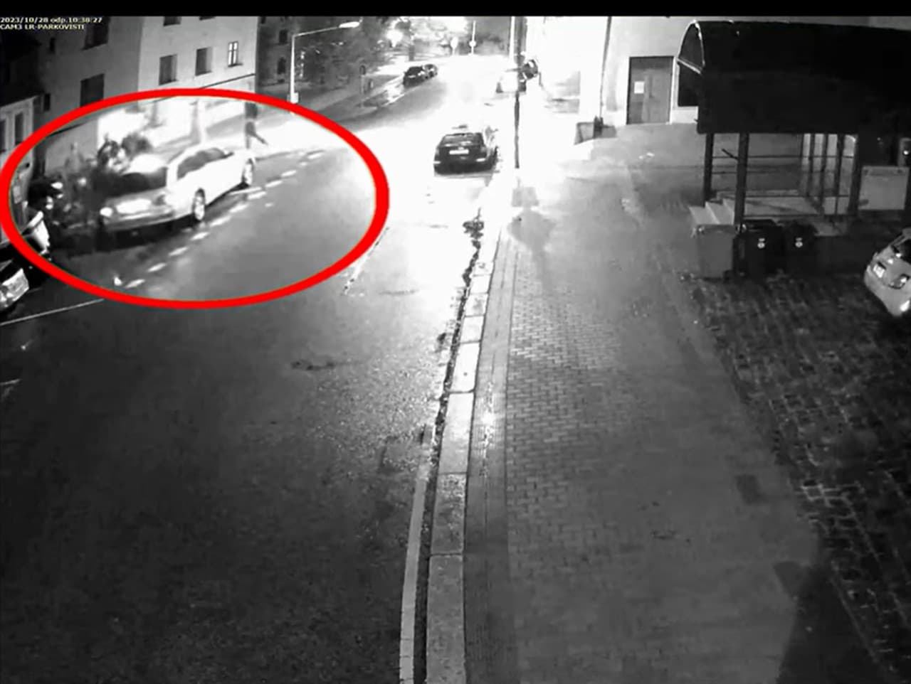 Taxikár napadla skupinka mladíkov pri nočnom bare