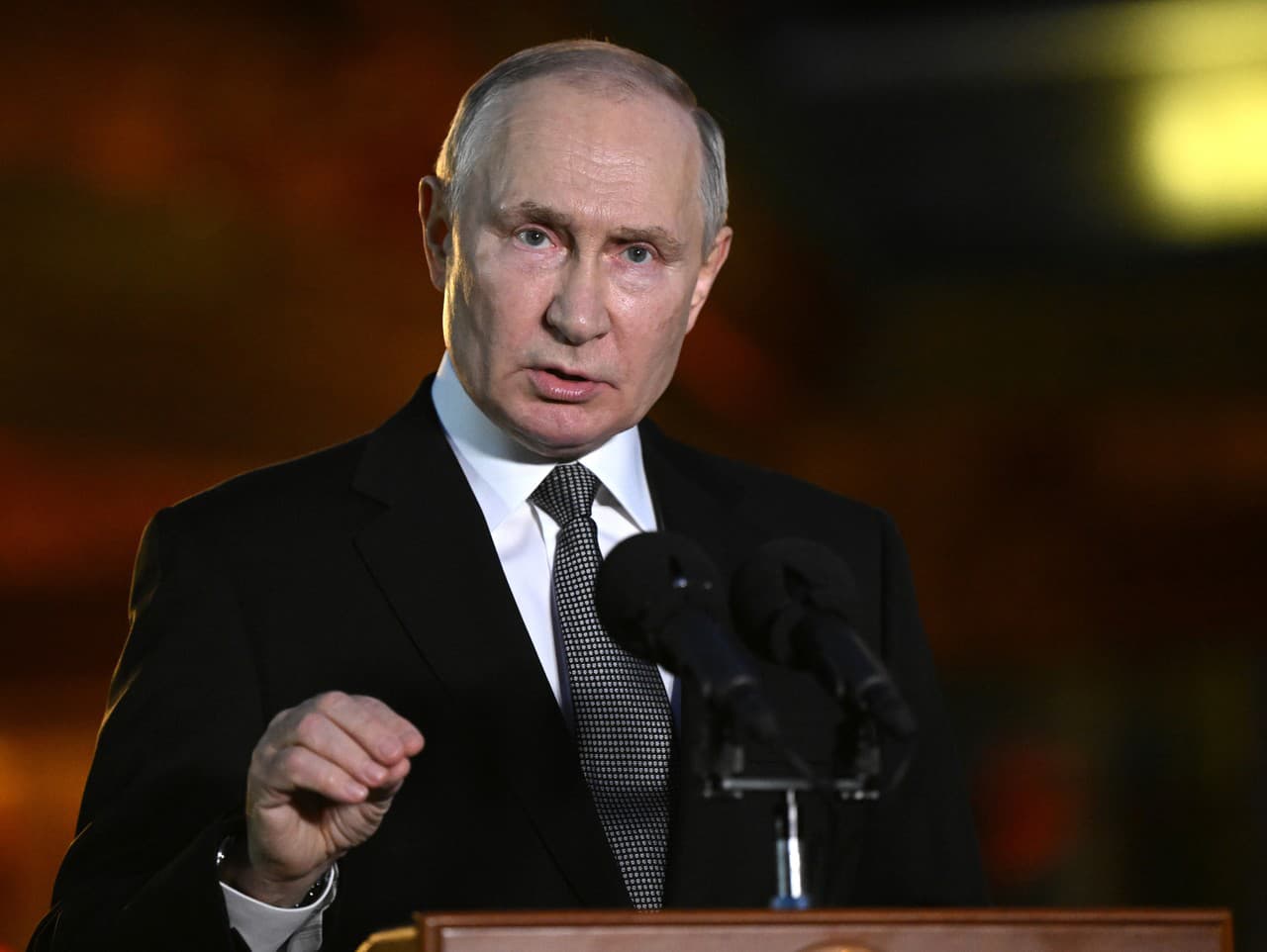 Vladimir Putin na tlačovej konferencii v Pekingu