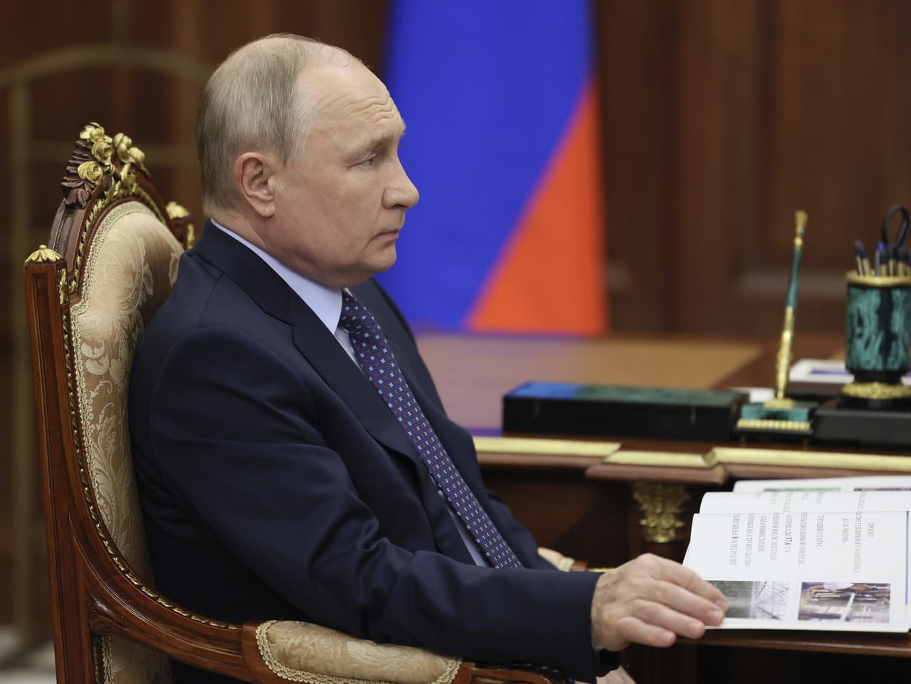 Vyhrá Vladimir Putin voľby, aj keď bude v kóme?