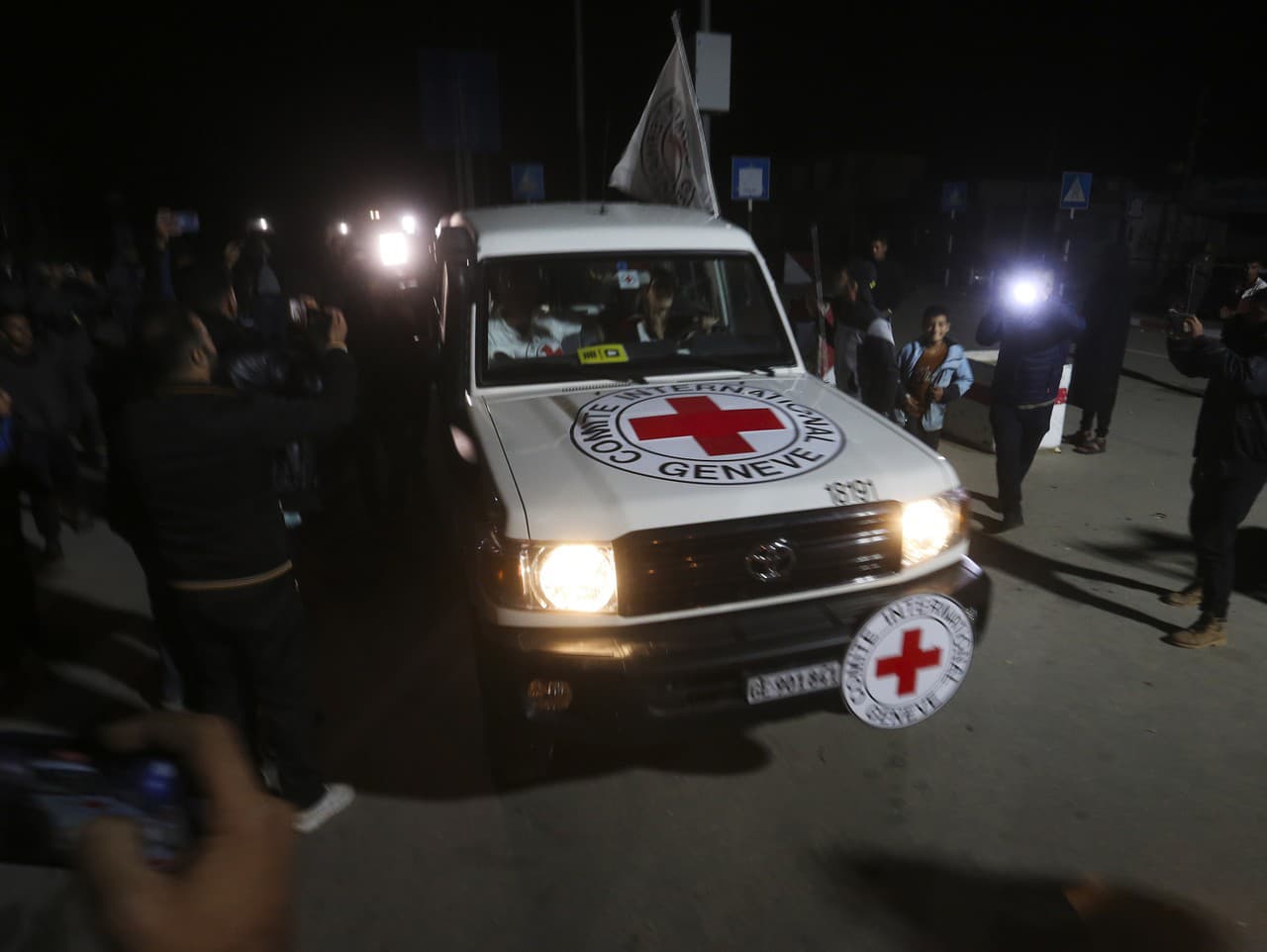 Červený kríž preváža rukojemníkov z Gazy do Egypta