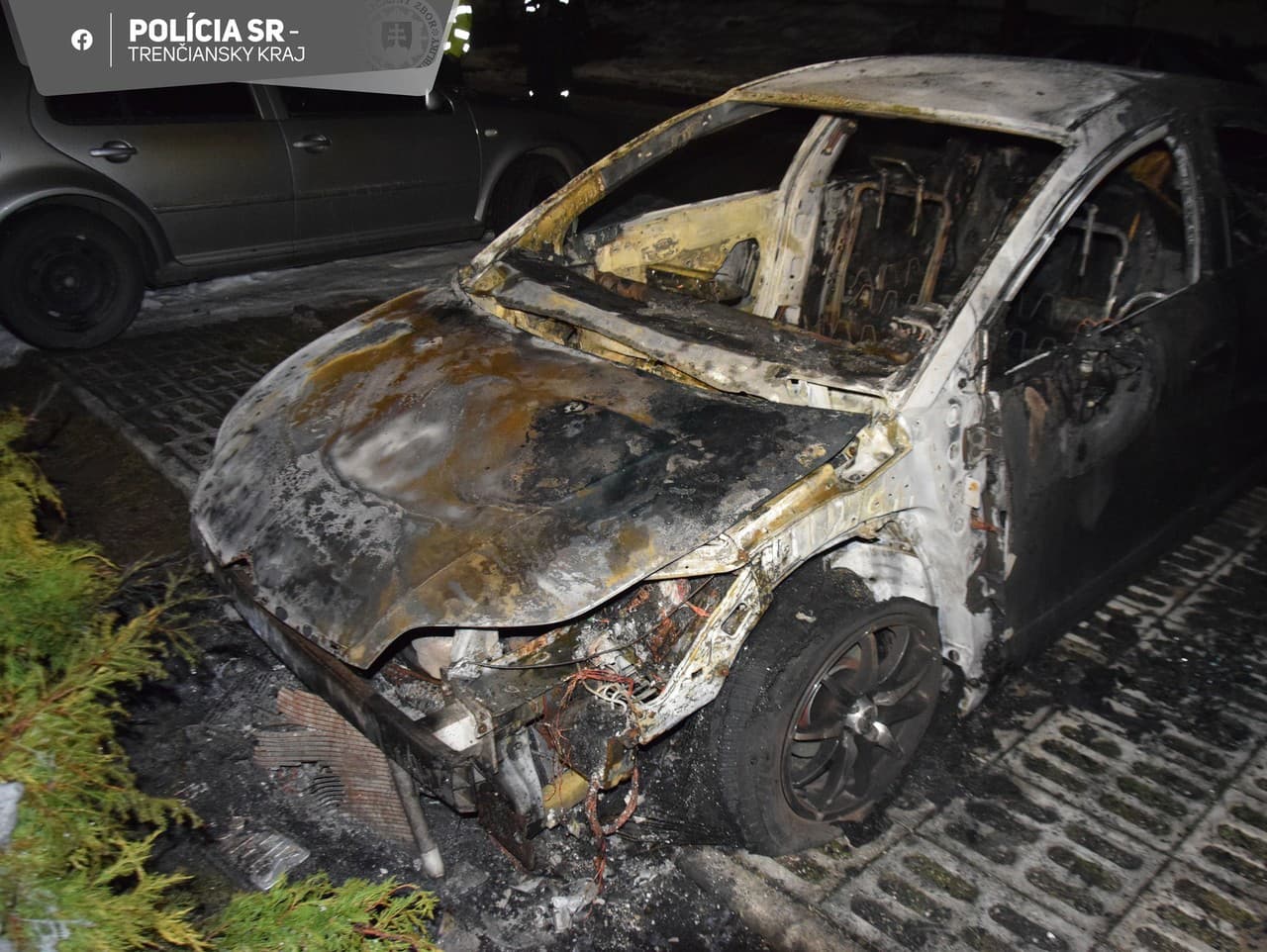 Neznámy páchateľ podpálil v Lehote pod Vtáčnikom auto