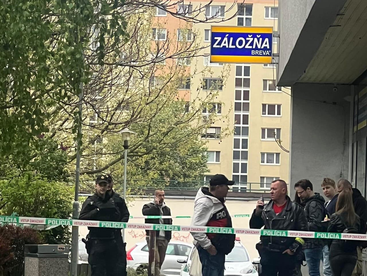 Na Fedinovej ulici v Bratislave vykradli záložňu