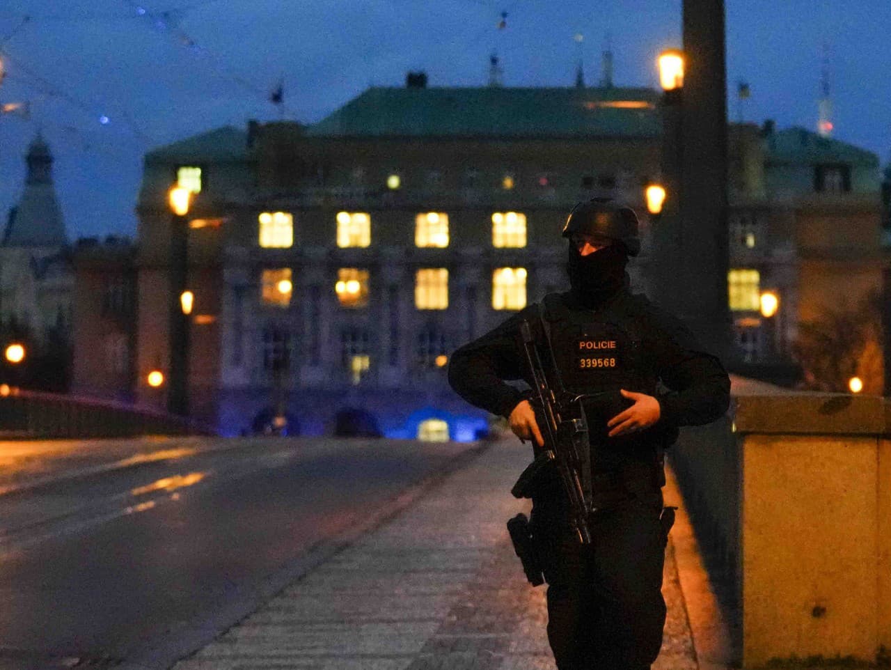 Polícia v uliciach Prahy.