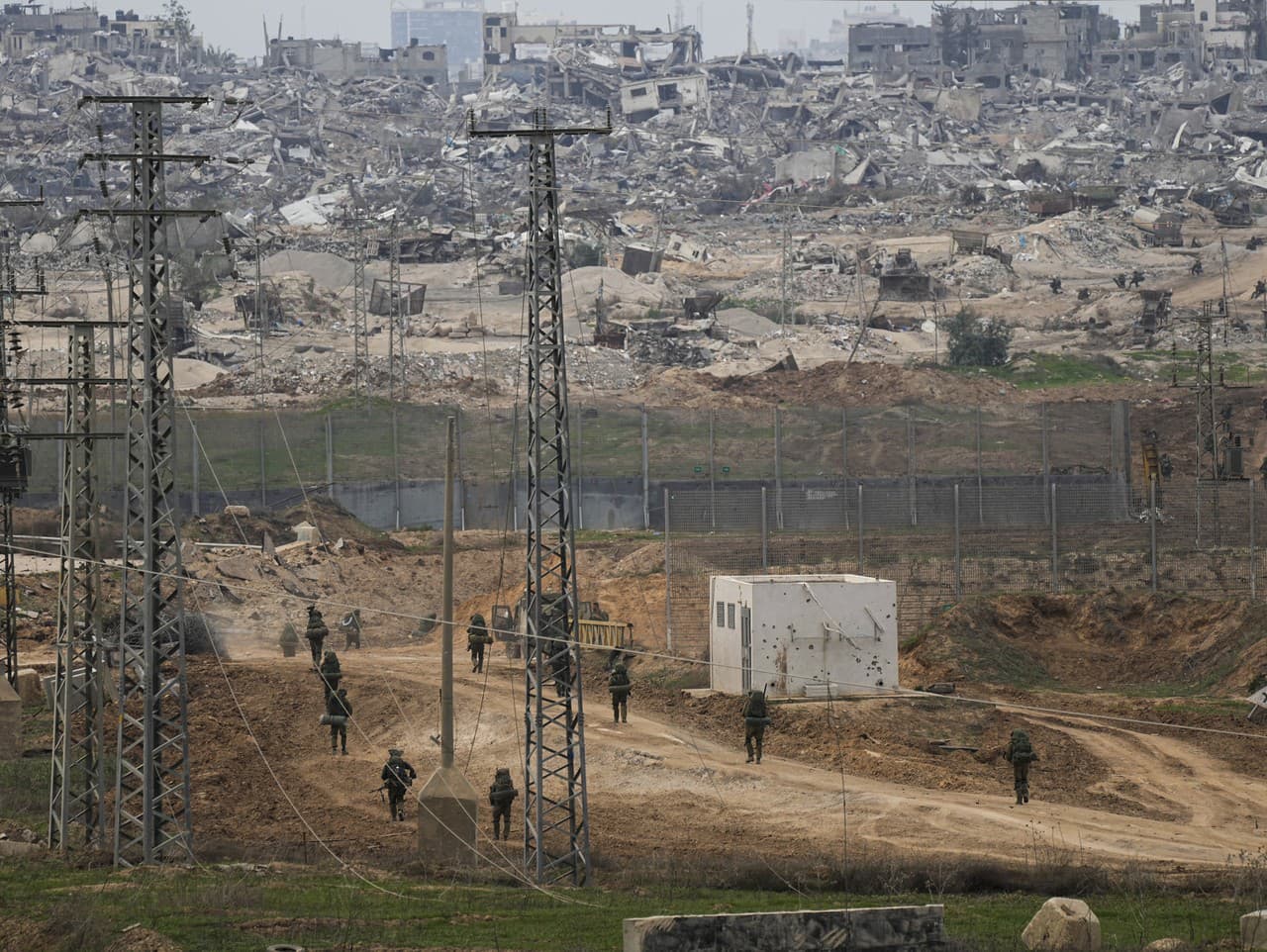 Izraelské jednotky v pozícii neďaleko hranice Izraela s pásmom Gazy na juhu Izraela 21. decembra 2023.
