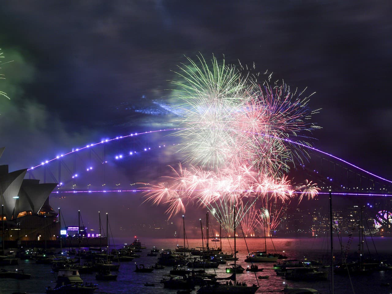 Oslavy príchodu Nového roku v austrálskom Sydney. 