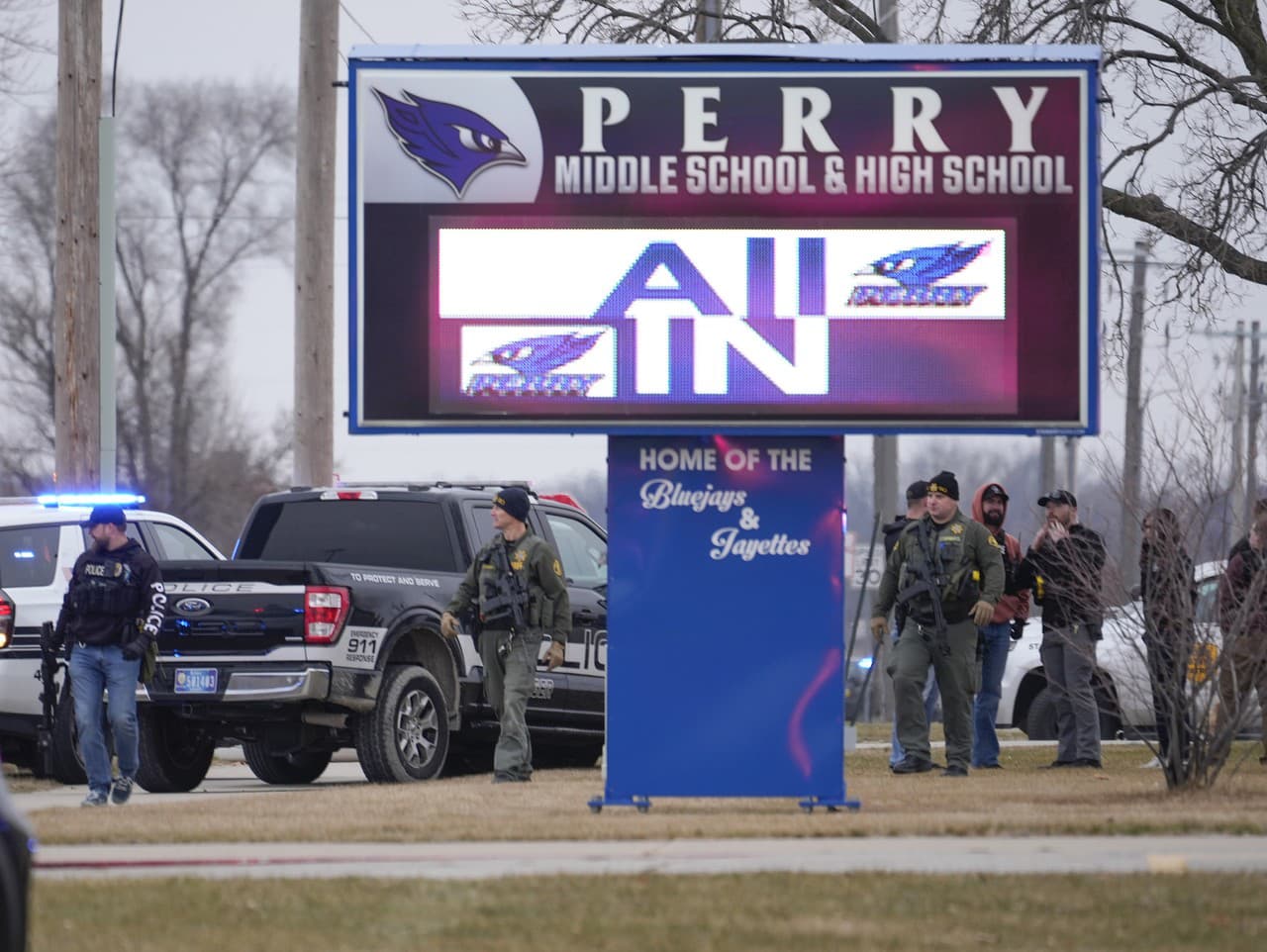 Na strednej škole v meste Perry sa strieľalo