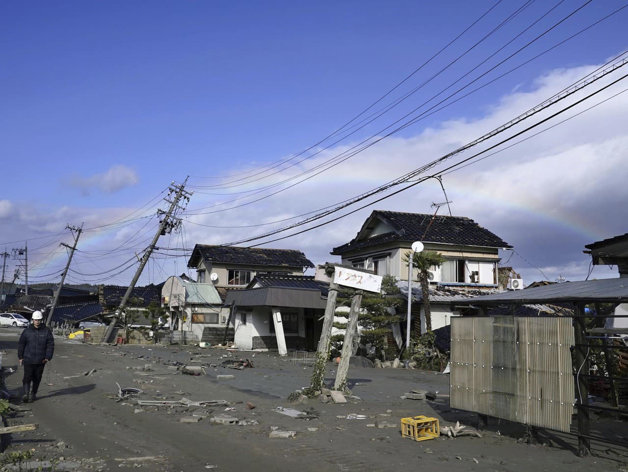Zničené domy po zemetrasení v japonskej prefektúre Išikawa